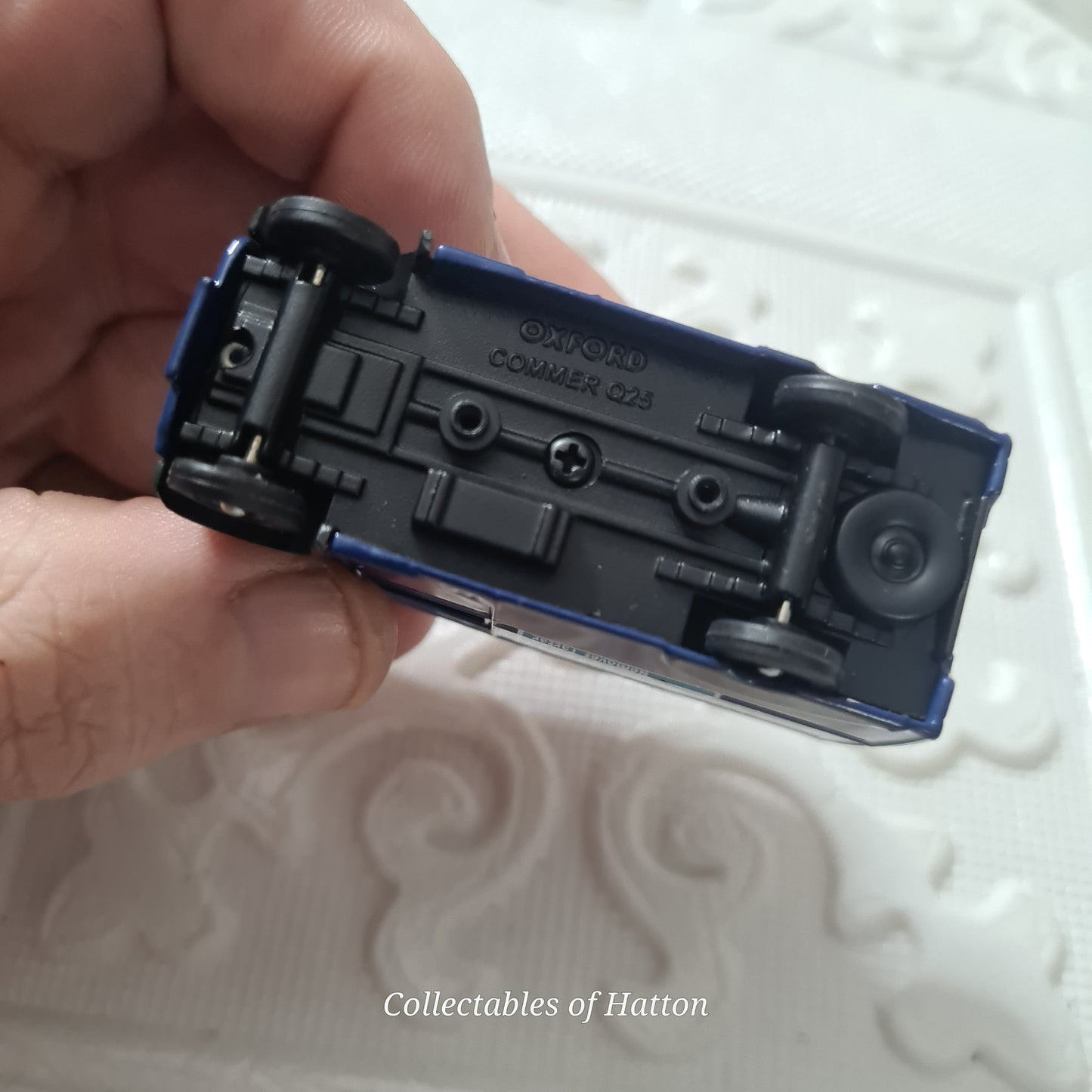 Oxford Diecast 1:76 Commer Q25 Solidox LNER Parcel service van loose excellent