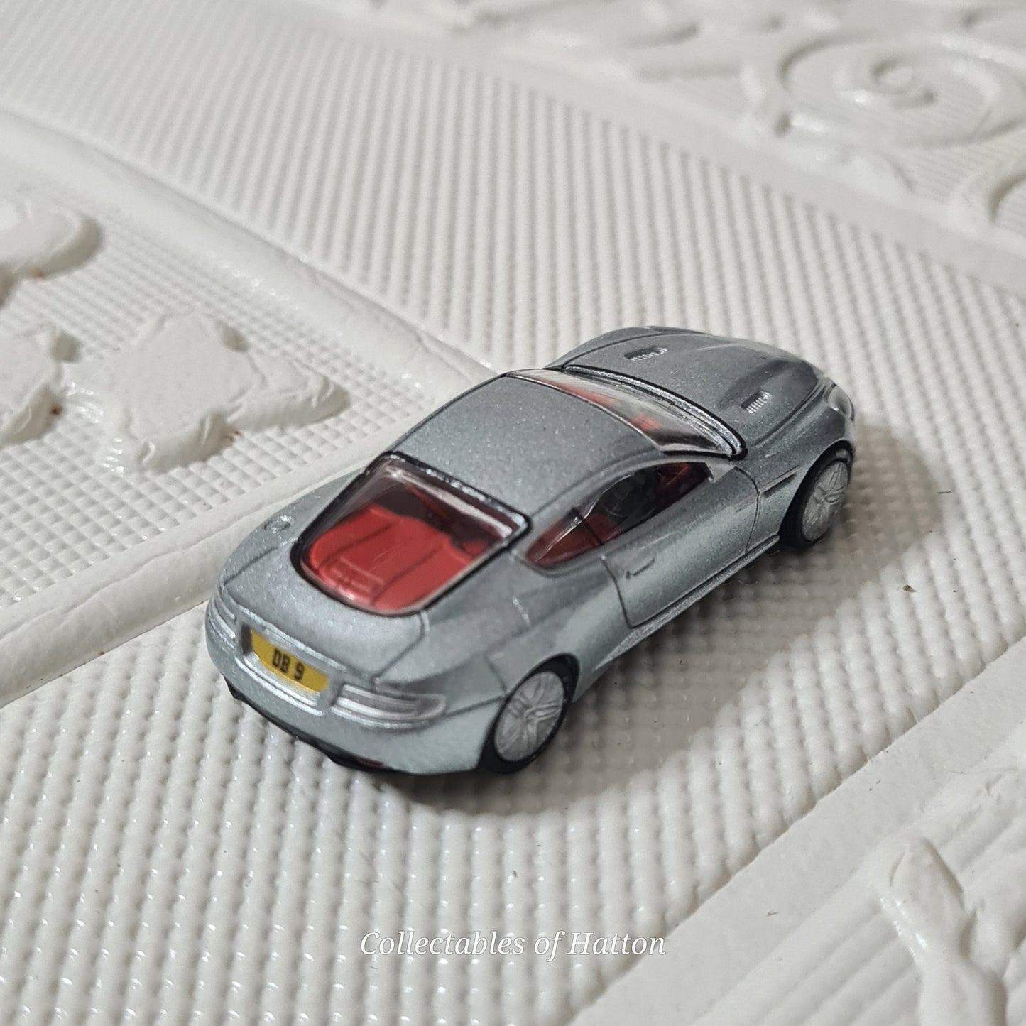 Oxford  Diecast 1:76 Aston Martin DB9 Coupe Silver loose excellent
