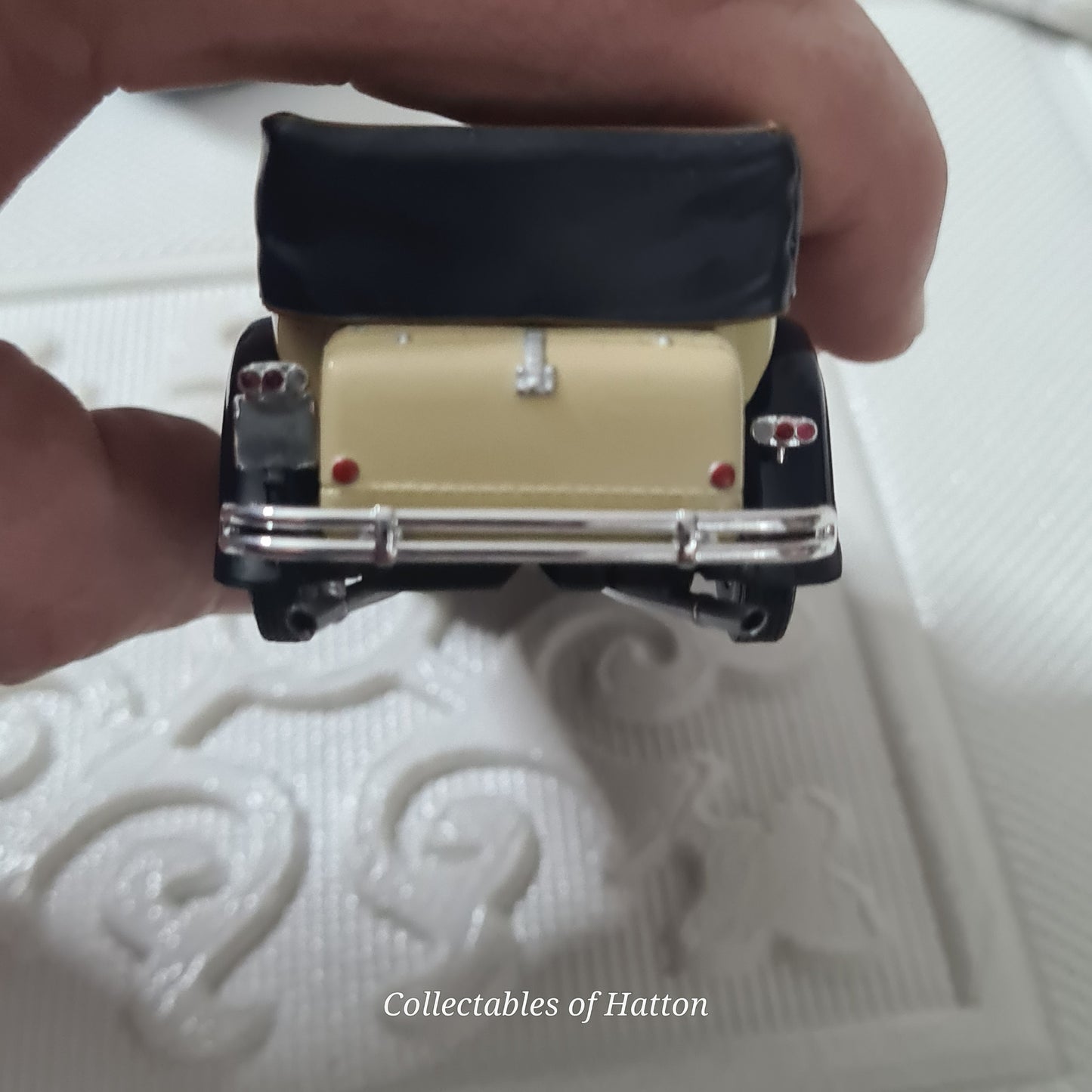 Minichamps 1:43 Maybach Zeppelin  cream black loose diecast model very good