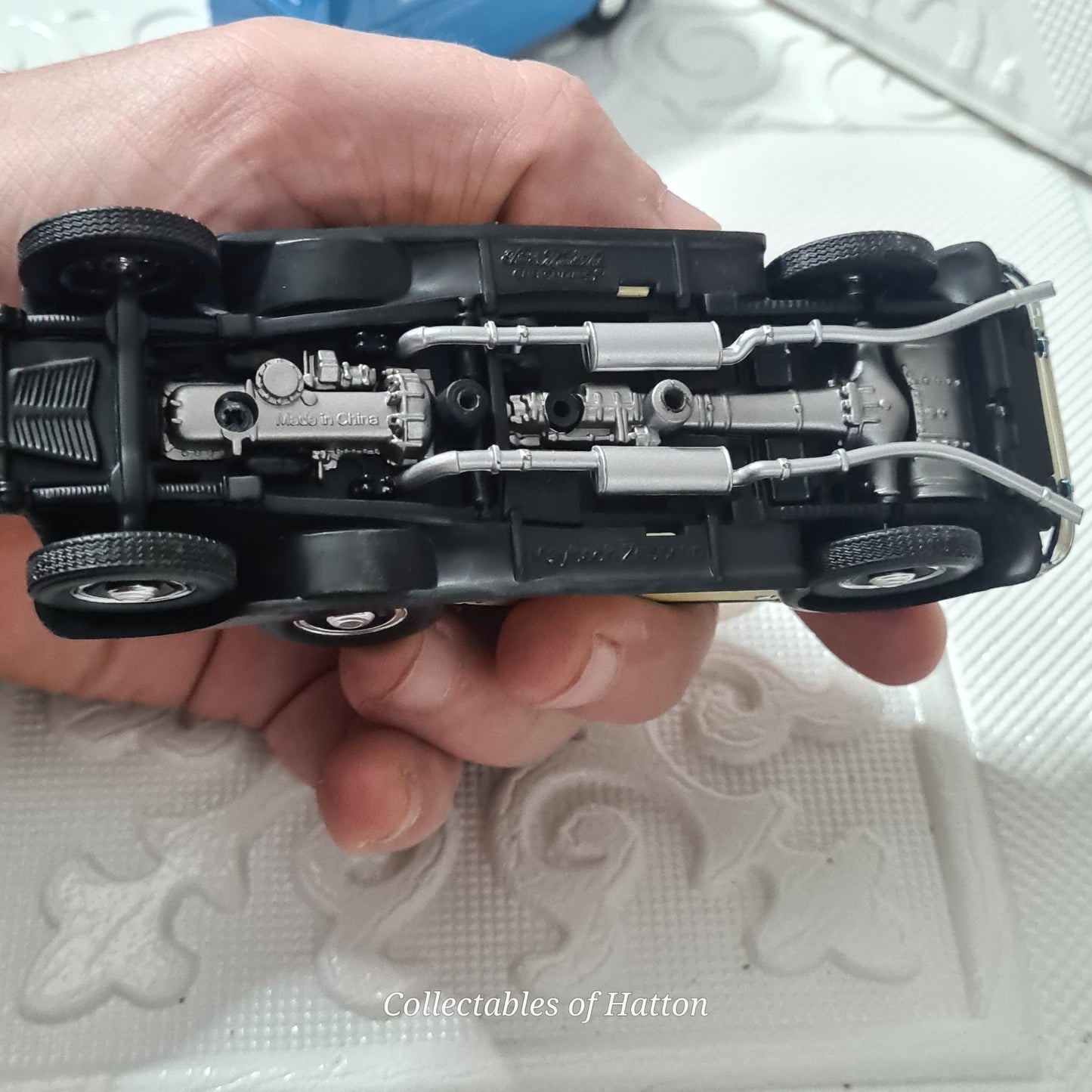 Minichamps 1:43 Maybach Zeppelin  cream black loose diecast model very good