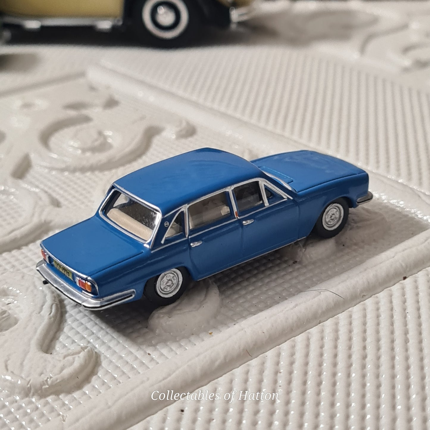 Oxford Diecast 1:76 Triumph 2500 Blue car diecast loose excellent
