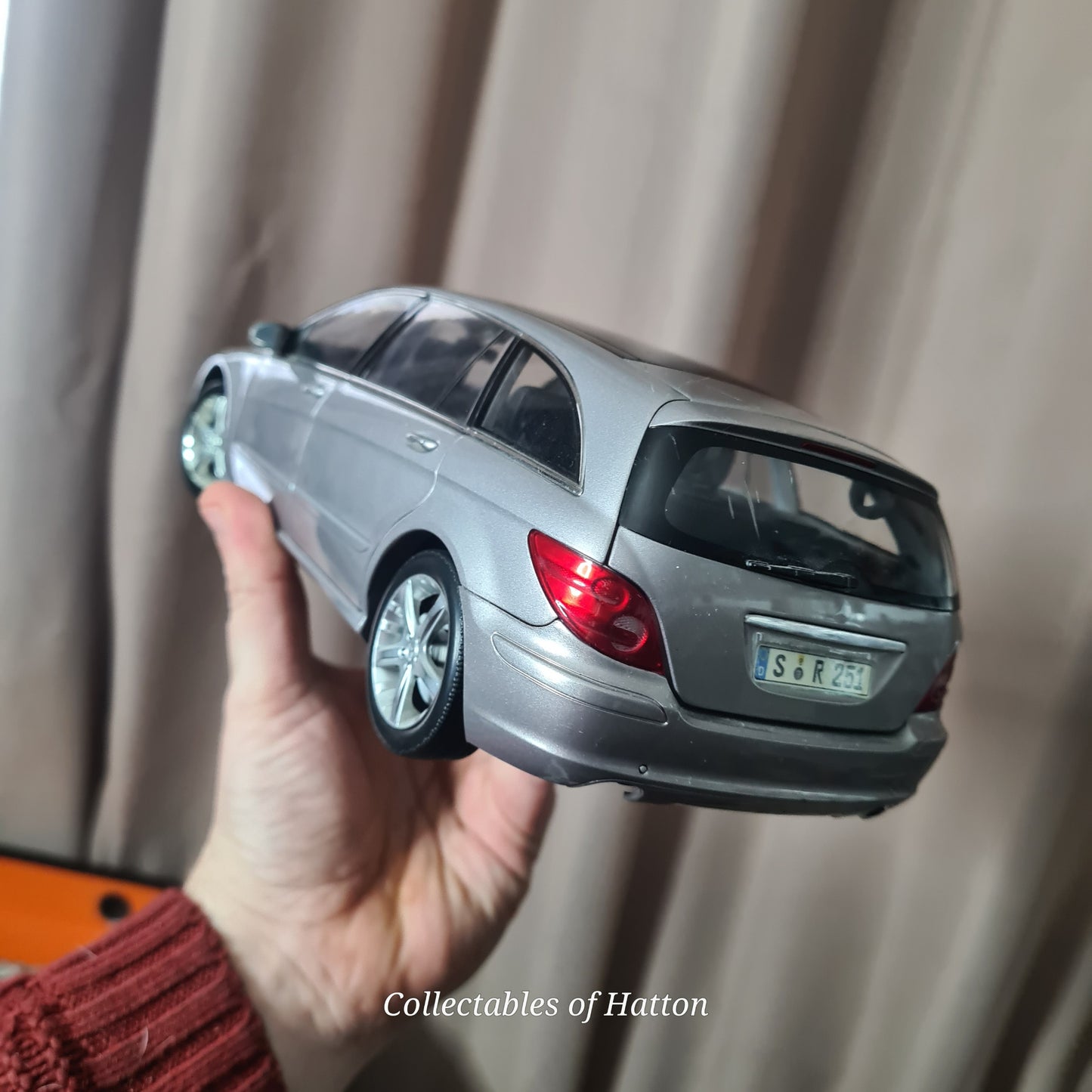 MINICHAMPS 1:18 2005 MERCEDES-BENZ R-CLASS silver rare dealership model very good but used