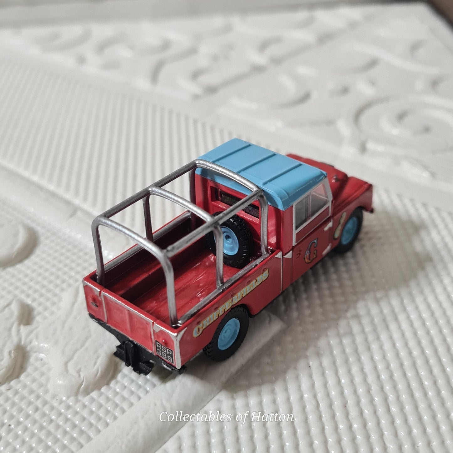 Oxford Diecast 1:76 Land Rover Chipperfields Circus loose excellent