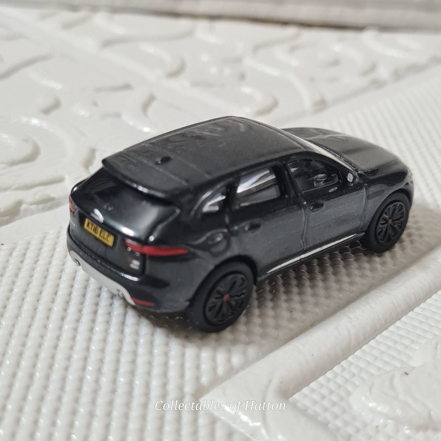 Oxford Diecast 1:76 2016 Jaguar F-Pace  black loose excellent