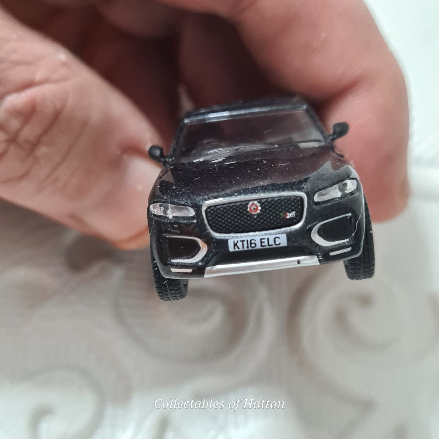 Oxford Diecast 1:76 2016 Jaguar F-Pace  black loose excellent