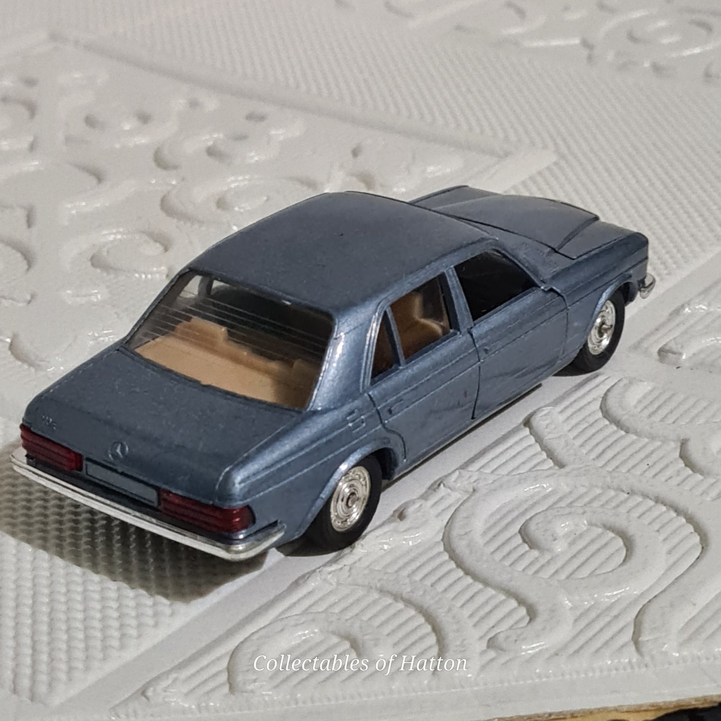 Solido 1:43 Mercedes 280 E 70s saloon blue loose excellent diecast model