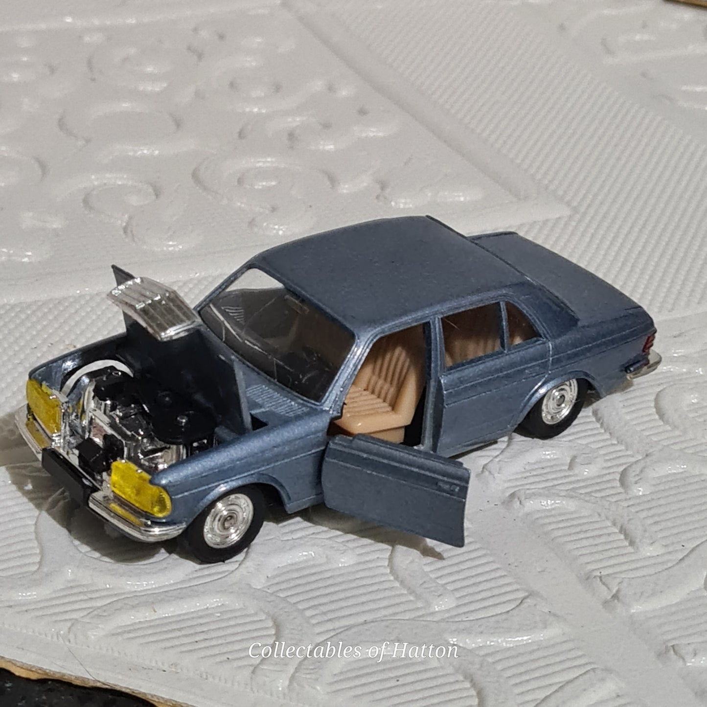 Solido 1:43 Mercedes 280 E 70s saloon blue loose excellent diecast model