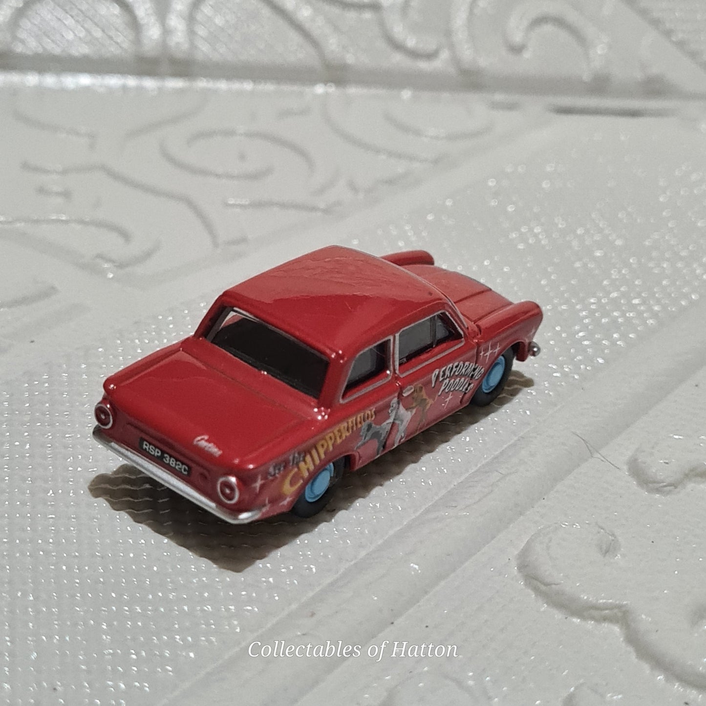 Oxford Diecast 1:76 Ford Cortina mk 1 Chipperfields Circus diecast loose excellent