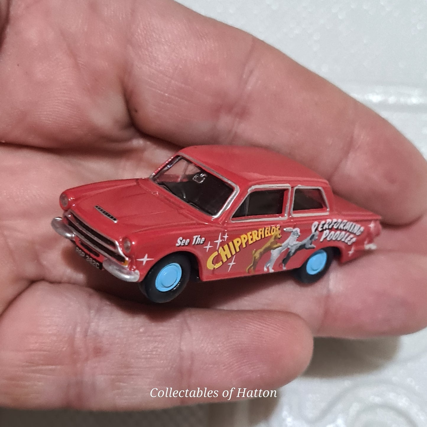 Oxford Diecast 1:76 Ford Cortina mk 1 Chipperfields Circus diecast loose excellent