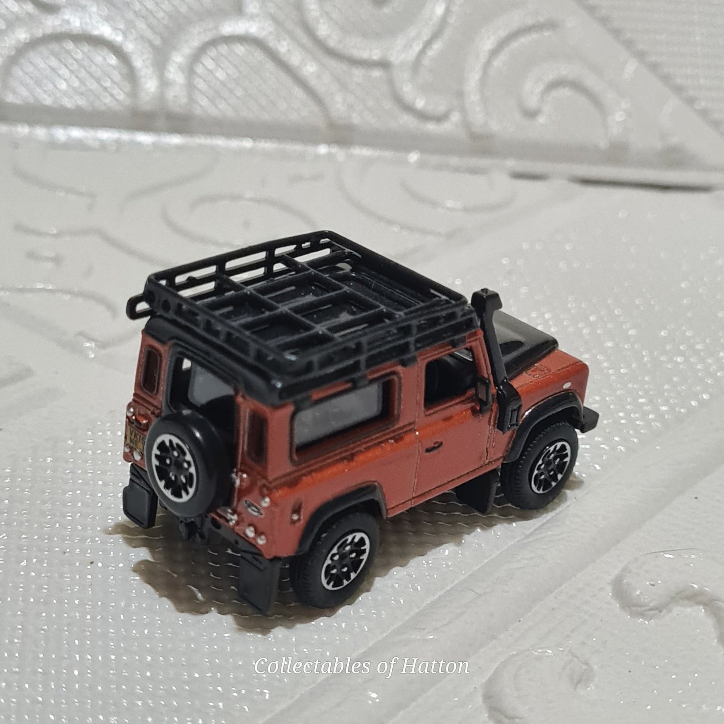 Oxford Diecast 1:76 Land Rover 90 Defender 4x4 copper  diecast loose excellent