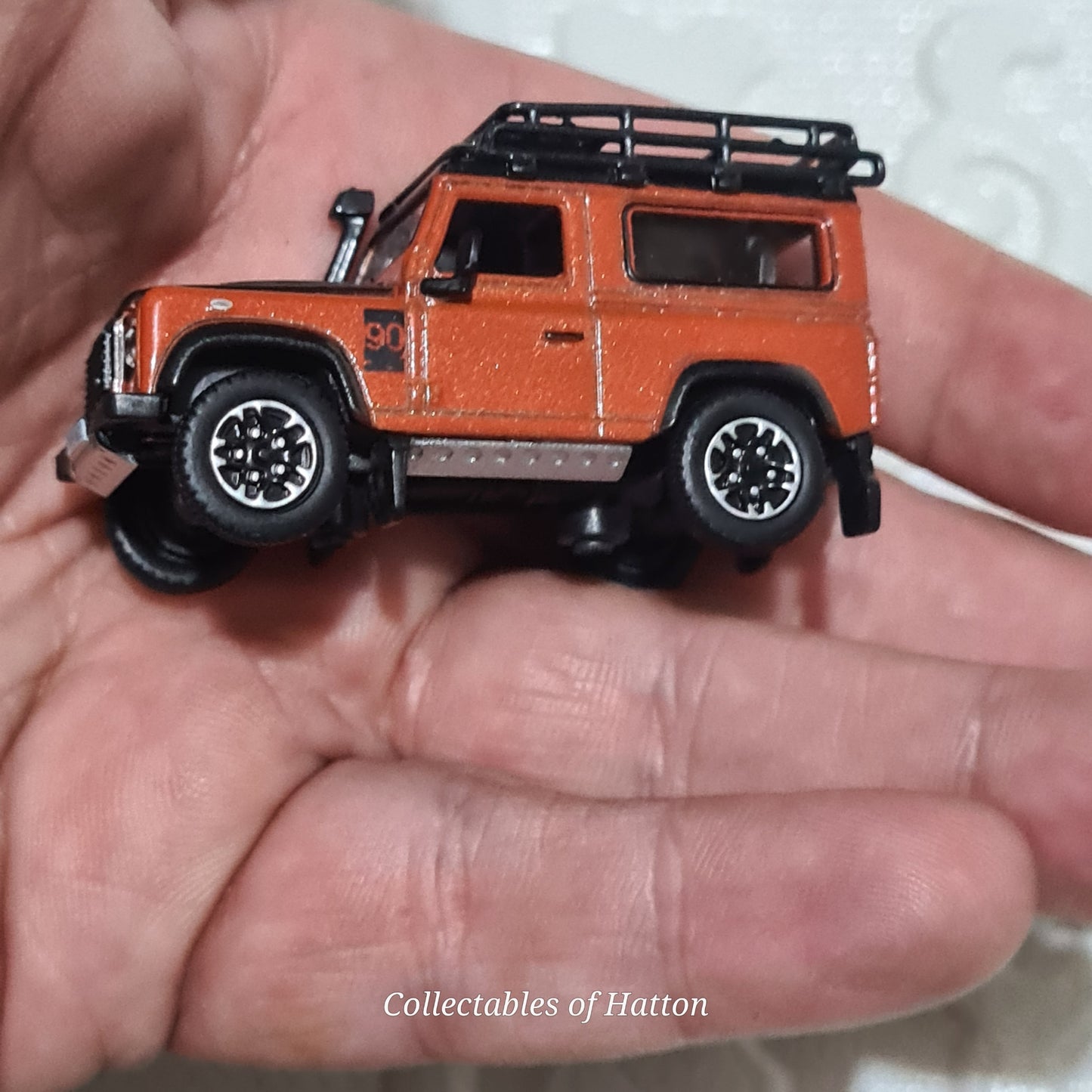 Oxford Diecast 1:76 Land Rover 90 Defender 4x4 copper  diecast loose excellent