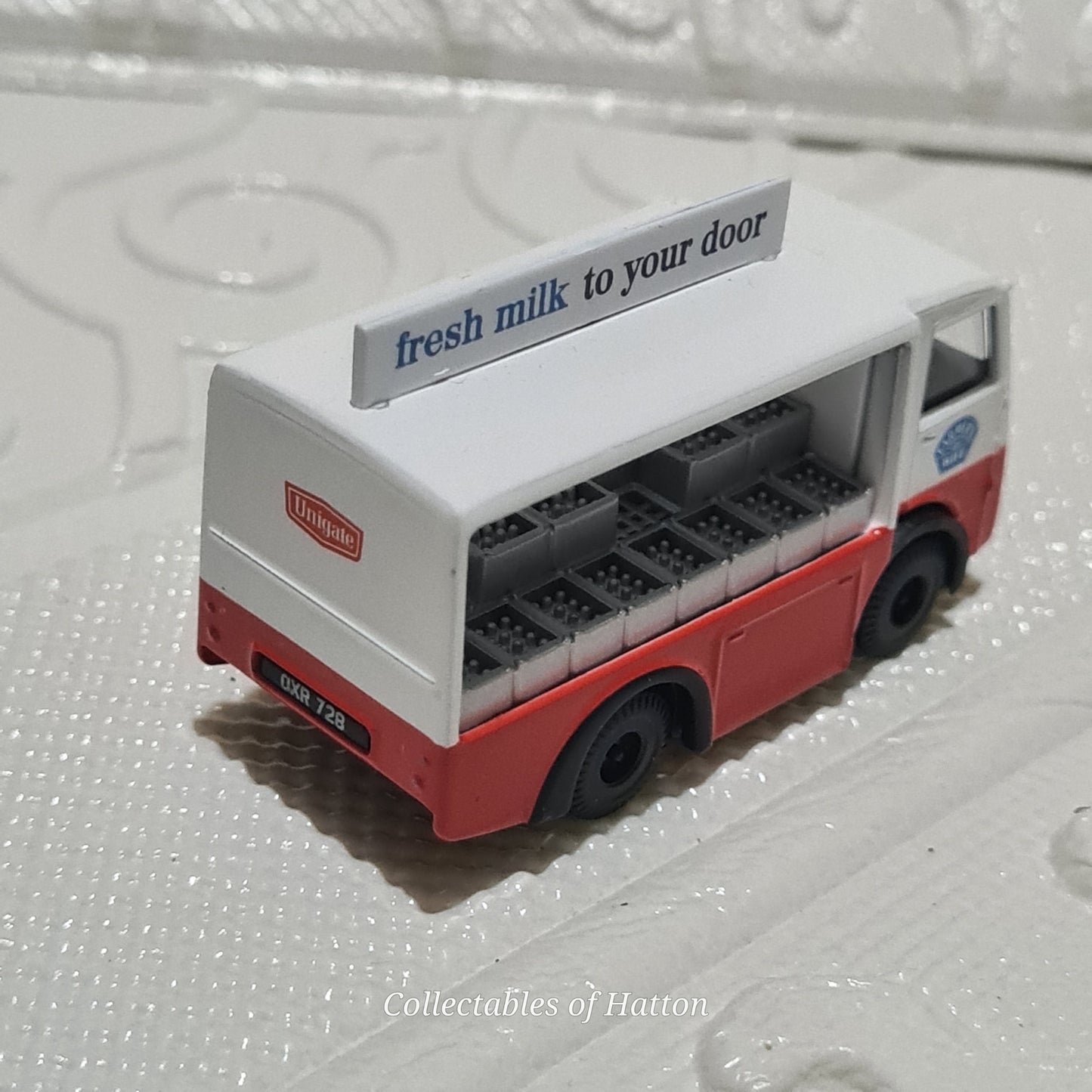 Classix Diecast 1:76  Unigate milk float diecast loose excellent
