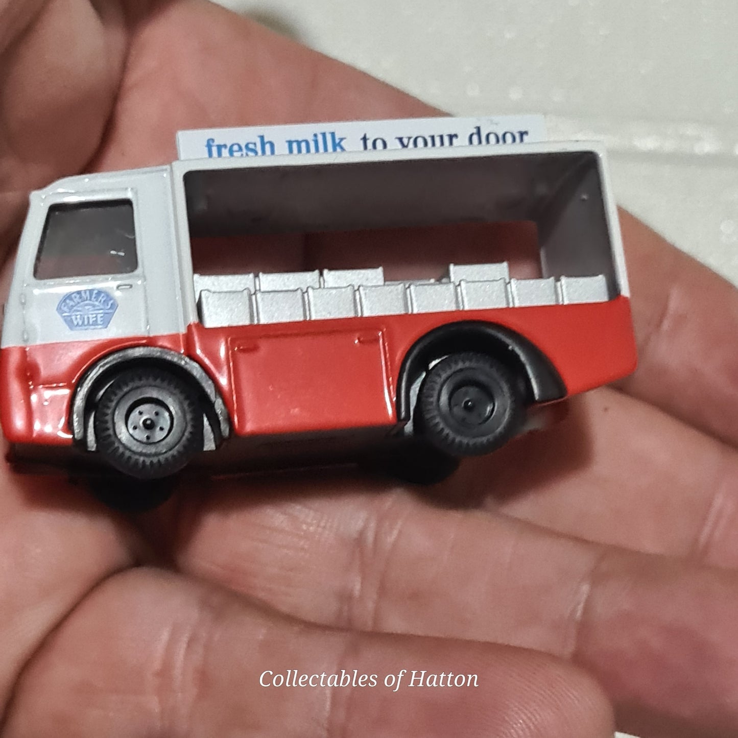 Classix Diecast 1:76  Unigate milk float diecast loose excellent