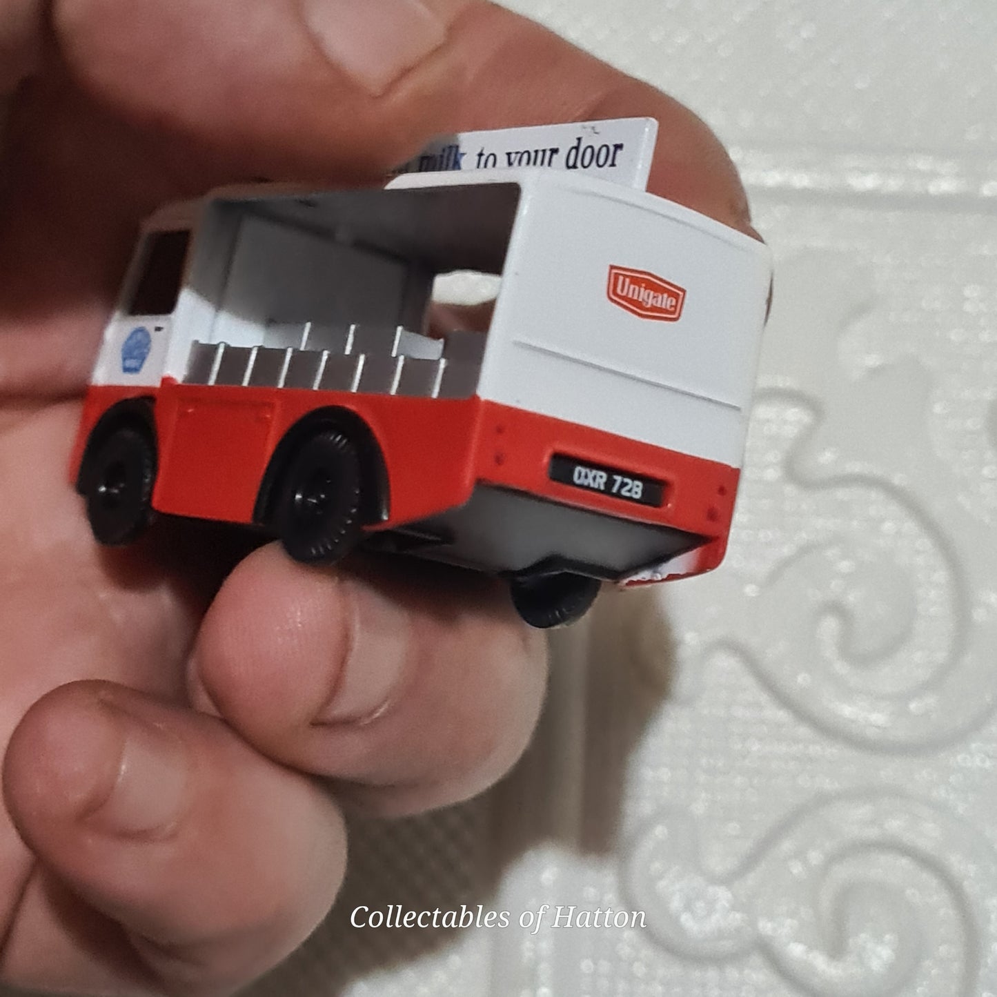 Classix Diecast 1:76  Unigate milk float diecast loose excellent