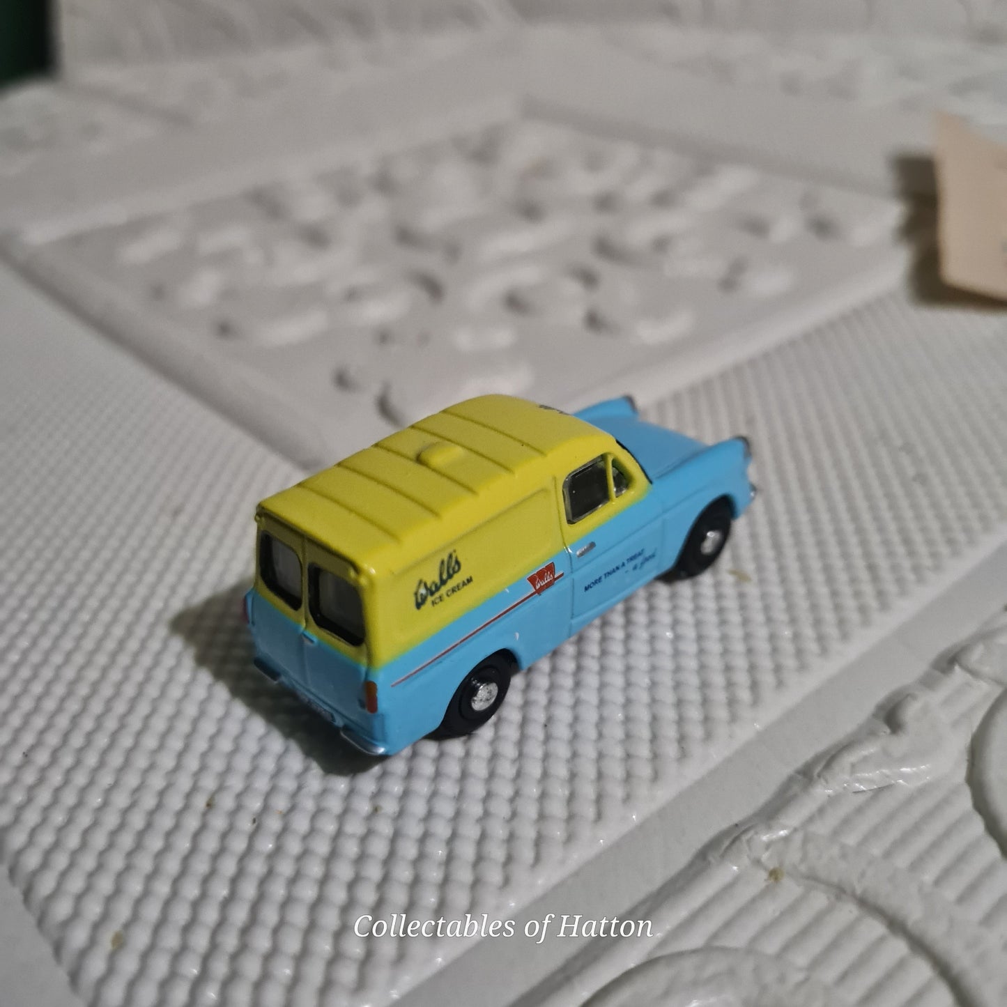 Oxford Diecast 1:76 Ford Anglia Wall's ice cream delivery Van  loose excellent