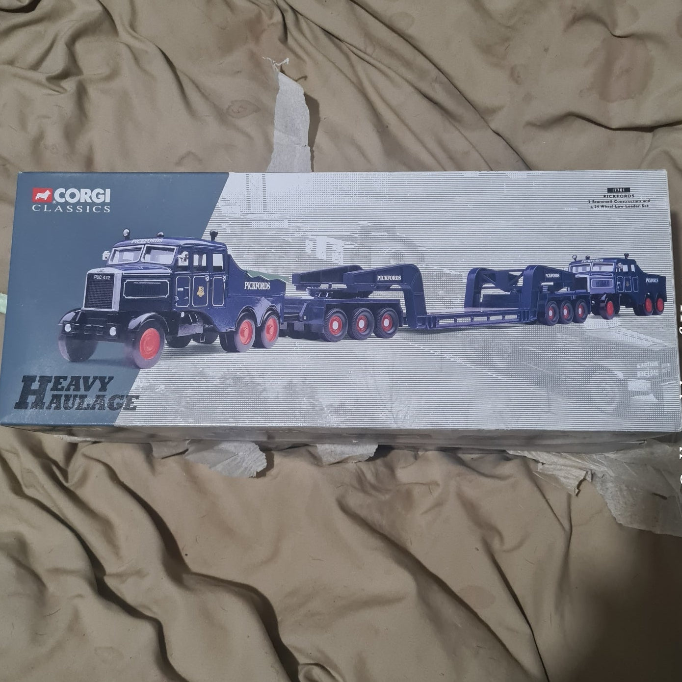 Corgi 17701 Heavy Haulage 1:50 Pickfords 2 x scammell constructors & 24 wheel low loader set