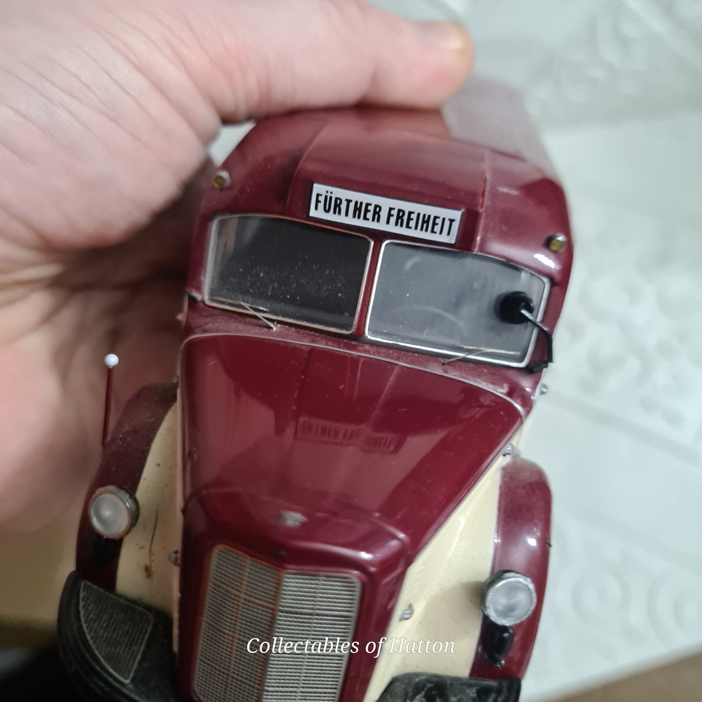 SCHUCO 02741 MERCEDES-BENZ O6600 COACH bus MAROON / CREAM  FURTHER FREEDOM loose used 1:43