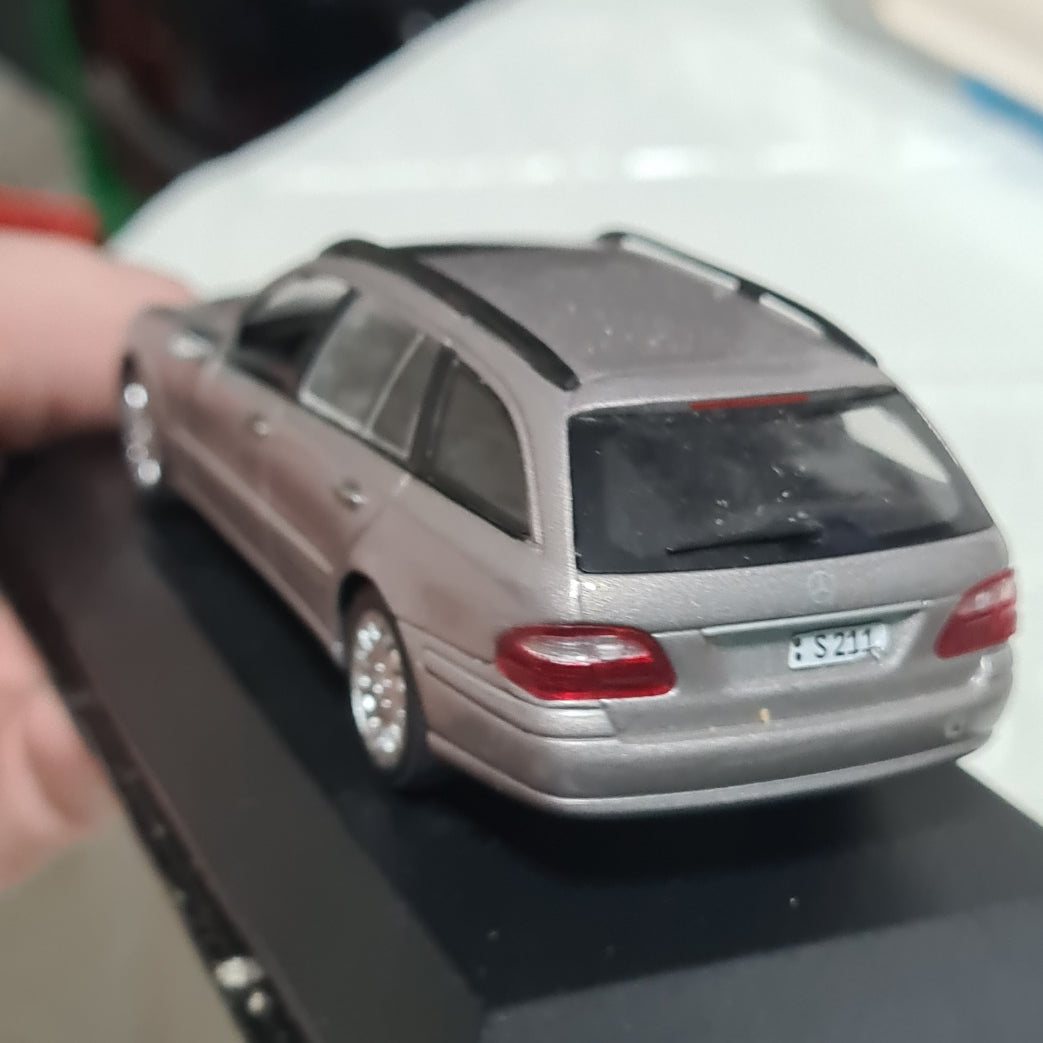 Minichamps 1:43 Mercedes E-Class Break Estate Metallic silver excellent diecast model