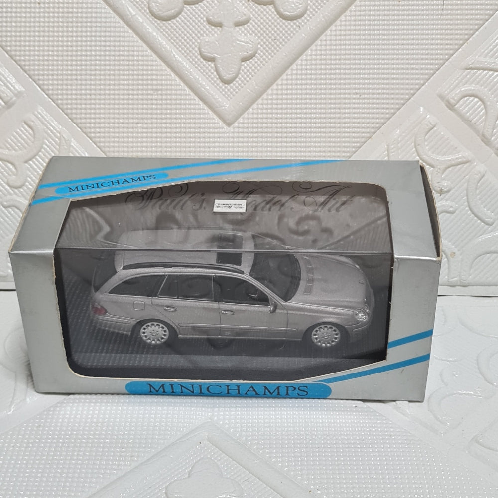 Minichamps 1:43 Mercedes E-Class Break Estate Metallic silver excellent diecast model