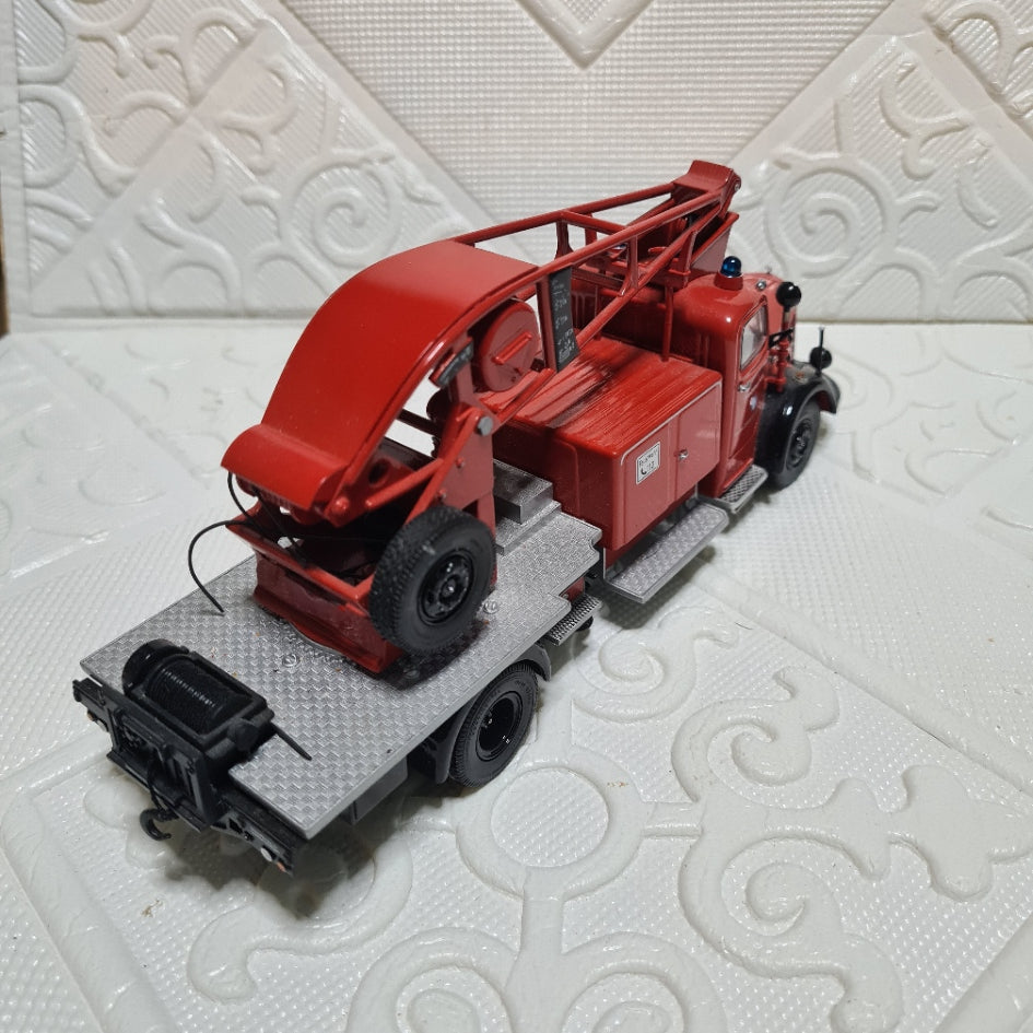 Schuco 1:43  1950S Mercedes L 6600 Mercedes fire recovery truck Diecast loose nice