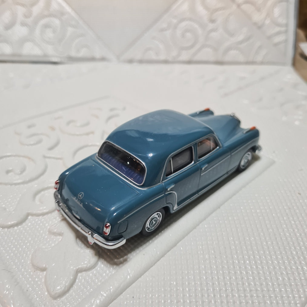 Minichamps 1:43 1950s Mercedes 220S Blue loose diecast very nice