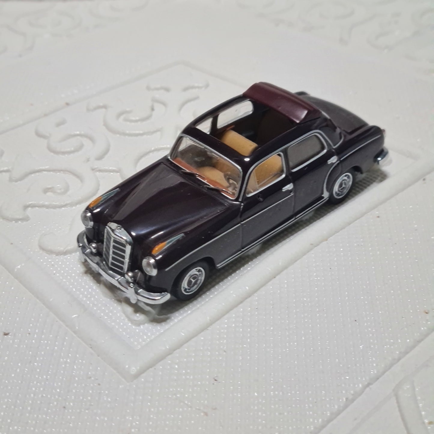 Minichamps 1:43 1950s Mercedes 220S brown open top loose diecast very nice