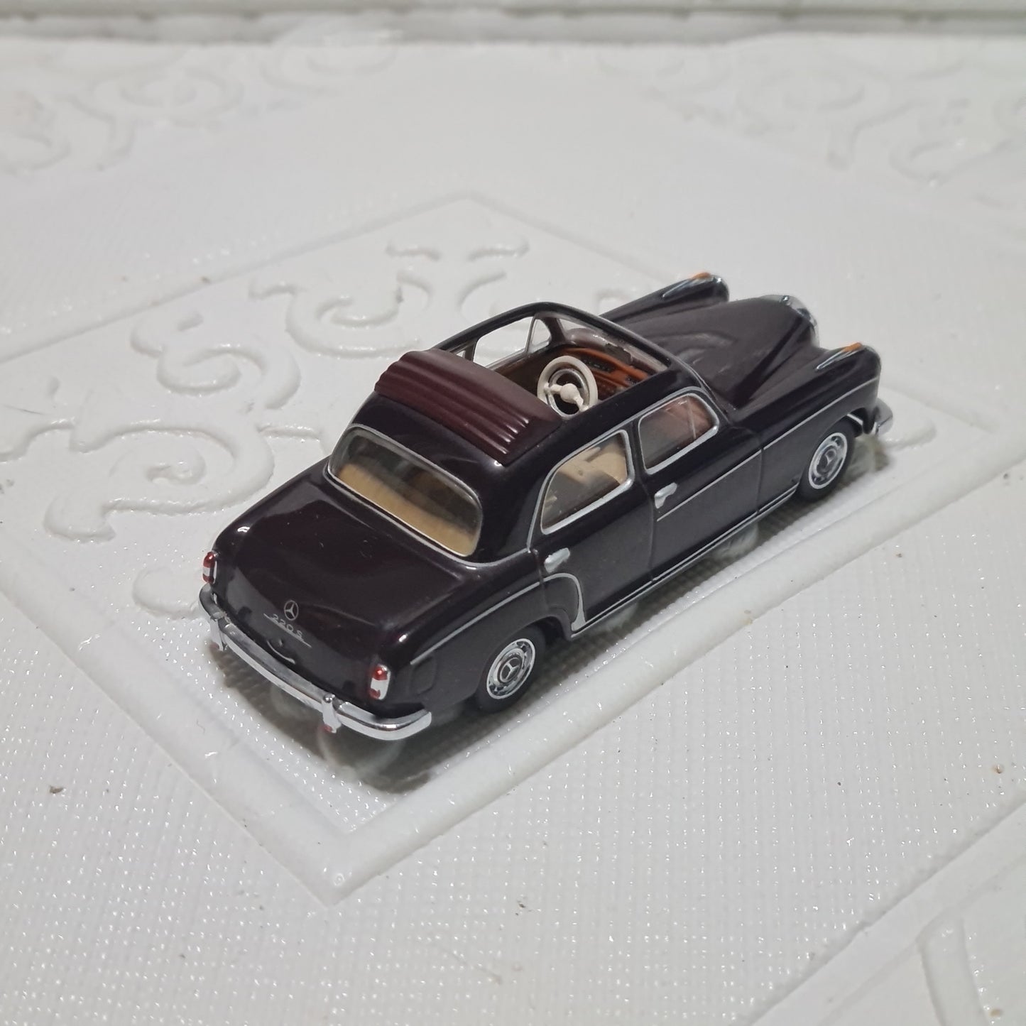 Minichamps 1:43 1950s Mercedes 220S brown open top loose diecast very nice