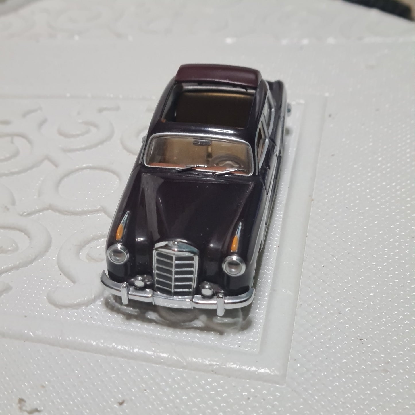 Minichamps 1:43 1950s Mercedes 220S brown open top loose diecast very nice