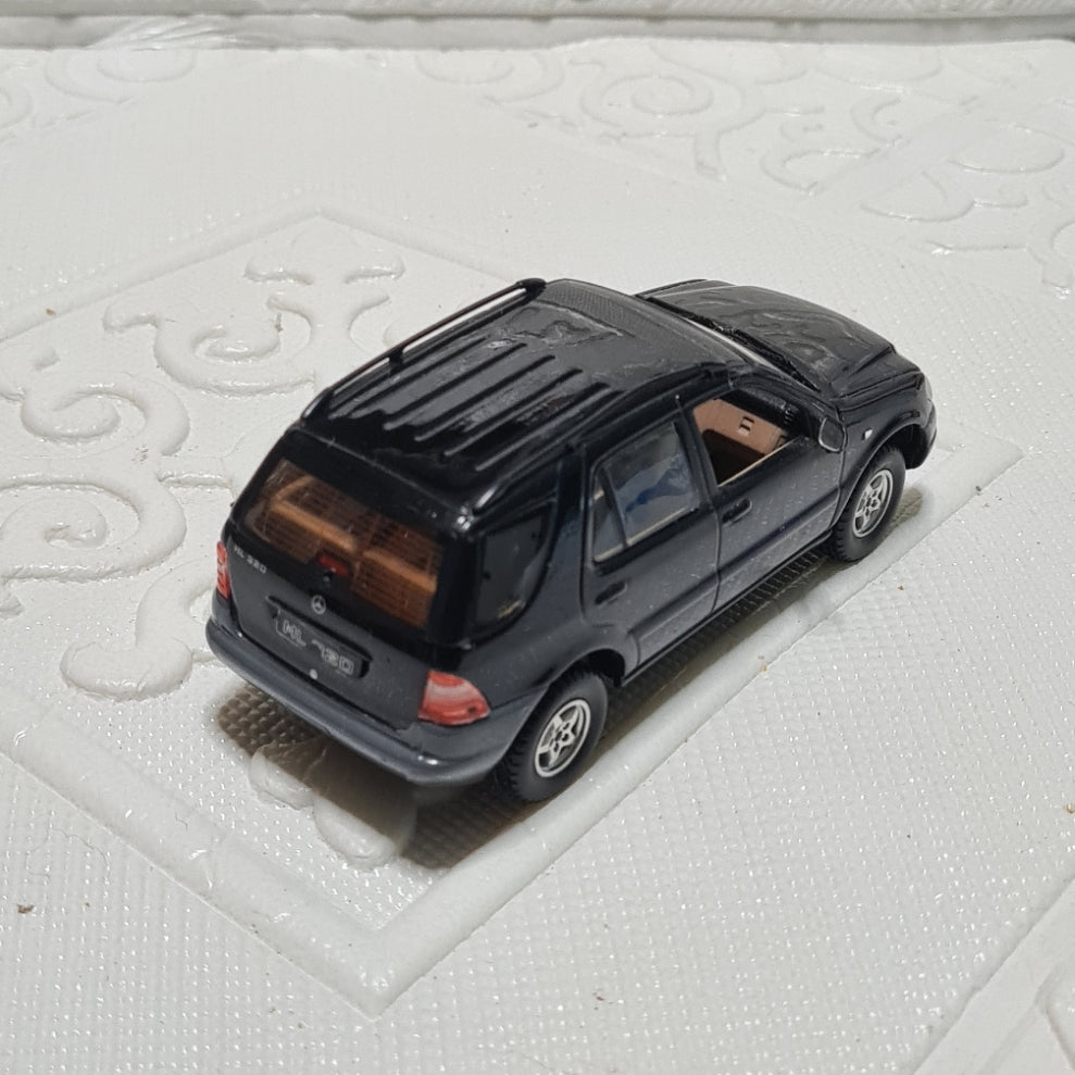Vitesse 1:43 Mercedes M-Klasse   ML 320 4x4 SUV Black loose excellent diecast