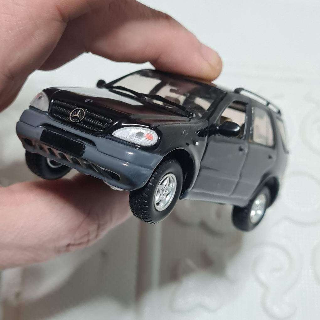 Vitesse 1:43 Mercedes M-Klasse   ML 320 4x4 SUV Black loose excellent diecast