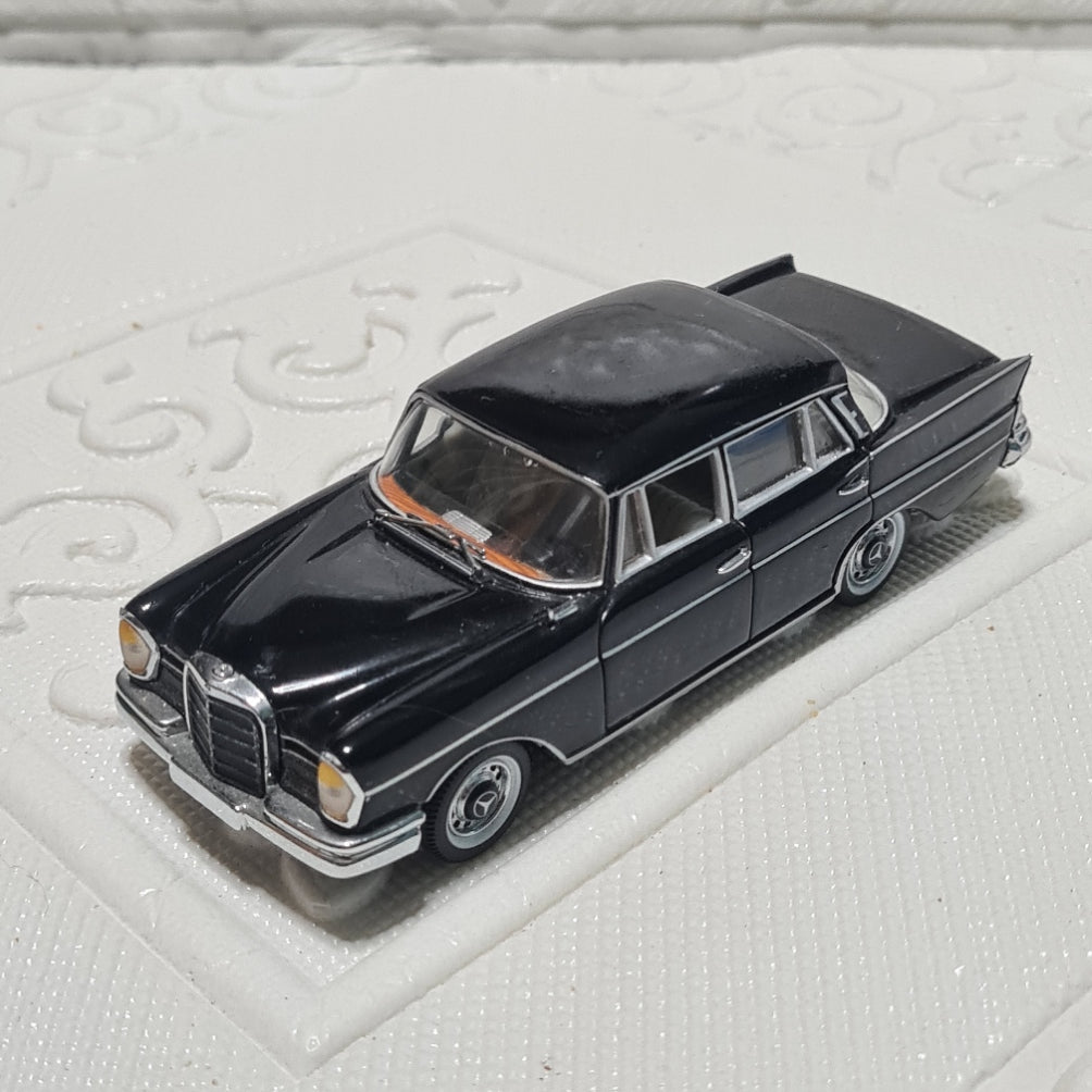Vitesse 1:43 Mercedes 220 60's saloon Black loose  diecast nice example