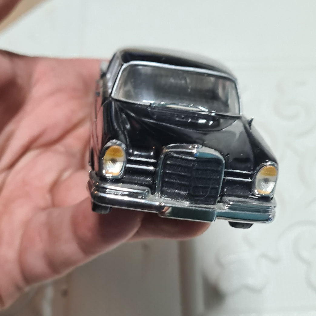 Vitesse 1:43 Mercedes 220 60's saloon Black loose  diecast nice example