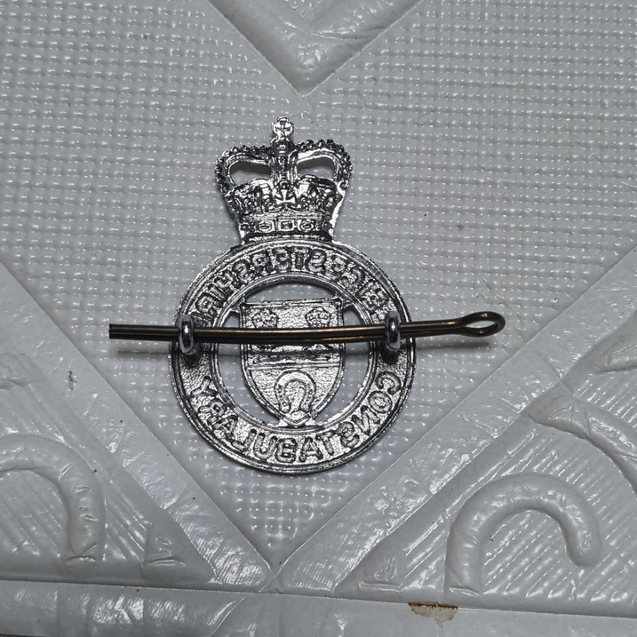 Leicestershire Constabulary  metal cap badge vgc with pin