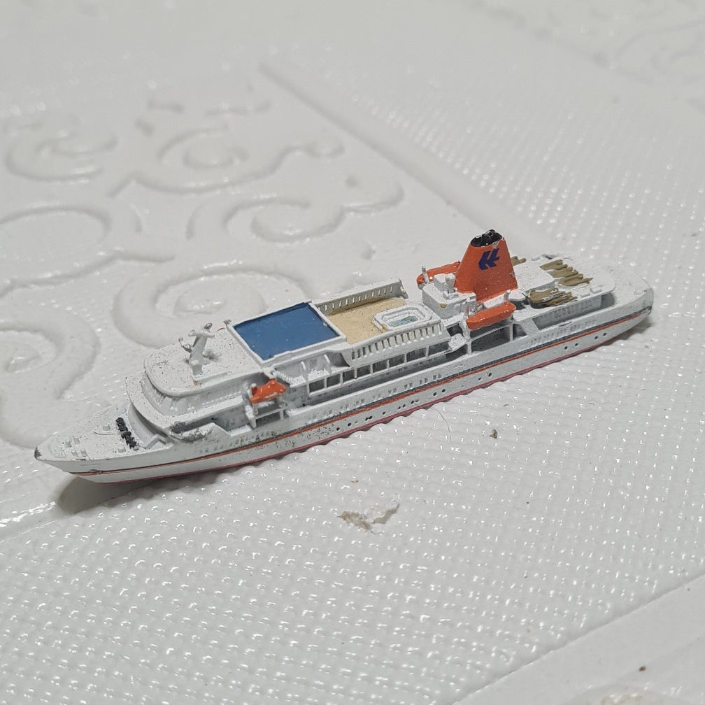 CM-MINIATUREN - CM-KR 157 Bremen 6 1993 1:1250 waterline white metal ship rare model