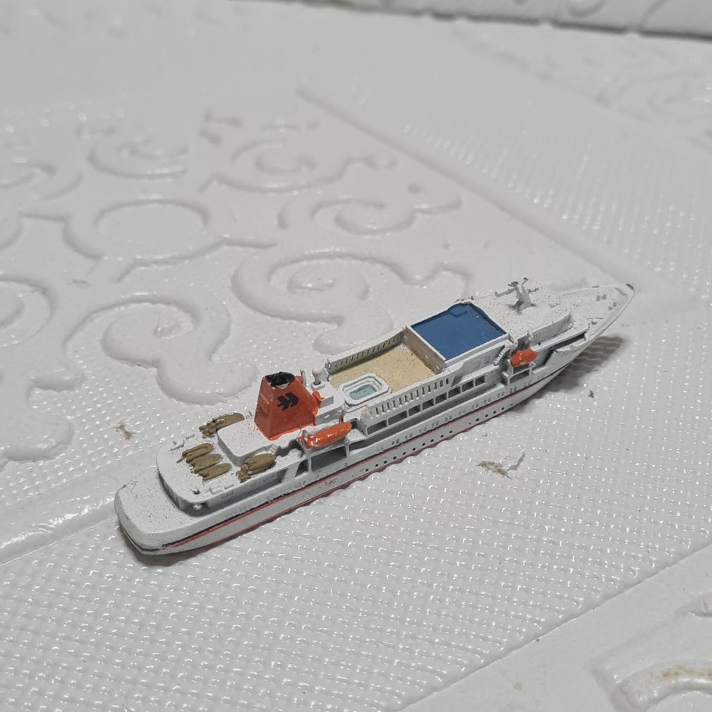 CM-MINIATUREN - CM-KR 157 Bremen 6 1993 1:1250 waterline white metal ship rare model