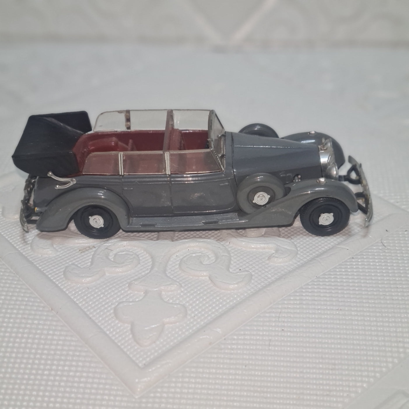 Rio 1:43 Mercedes-Benz 1937 770k grey limousine loose very nice diecast model