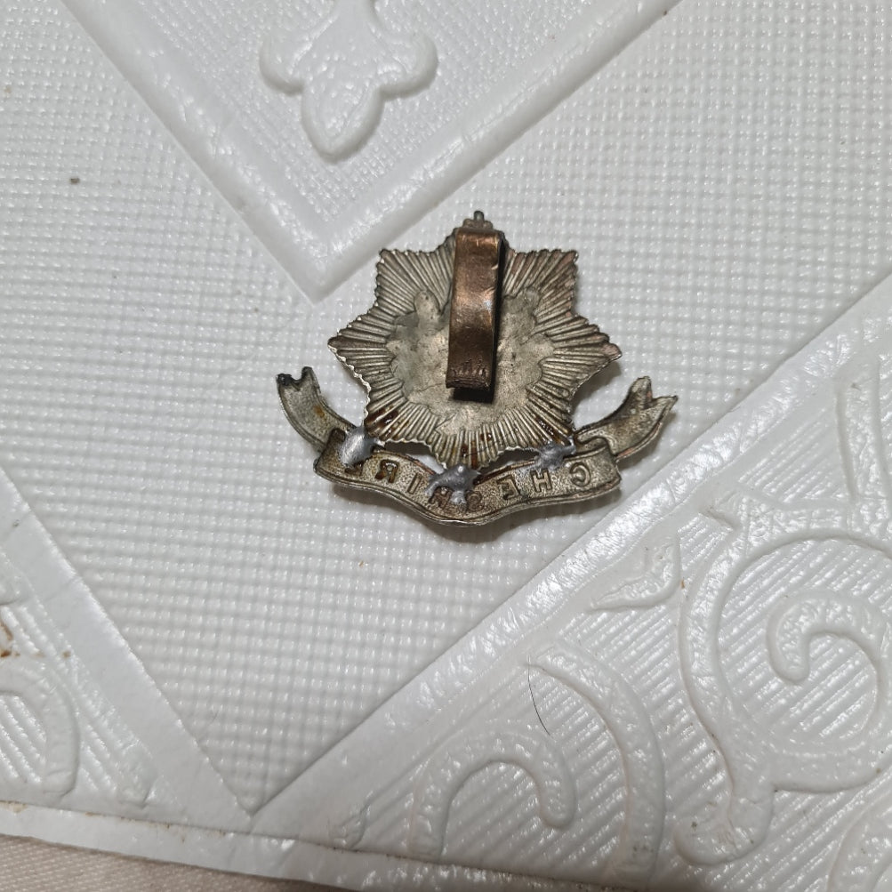 Cheshire Regiment old two-tone military cap badge looks ww2 see pictures