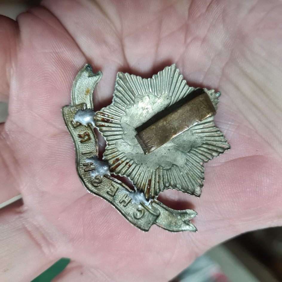 Cheshire Regiment old two-tone military cap badge looks ww2 see pictures