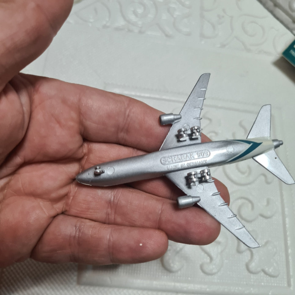 Schabak 1:600 Lockheed tri-star 500 L-1011 BWIA made Germany diecast plane 909/40