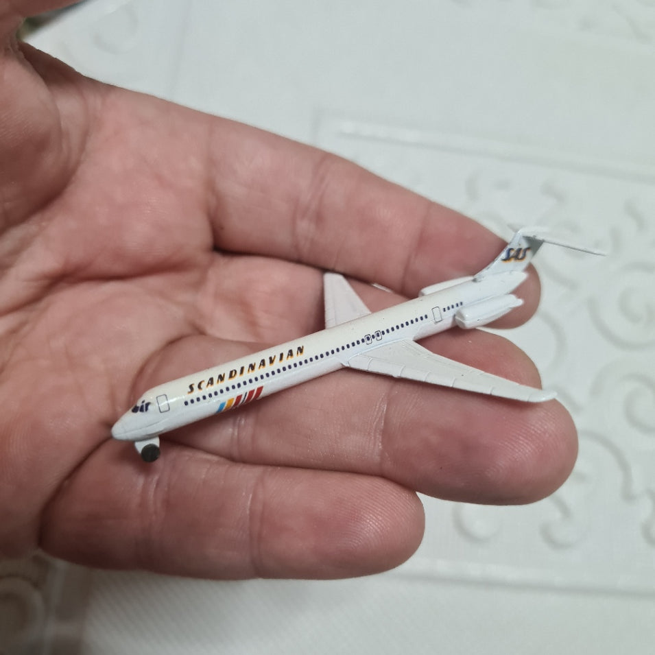 Schabak 1:600 Douglas MD-80 SAS Scandinavian airlines made Germany diecast plane 904/16