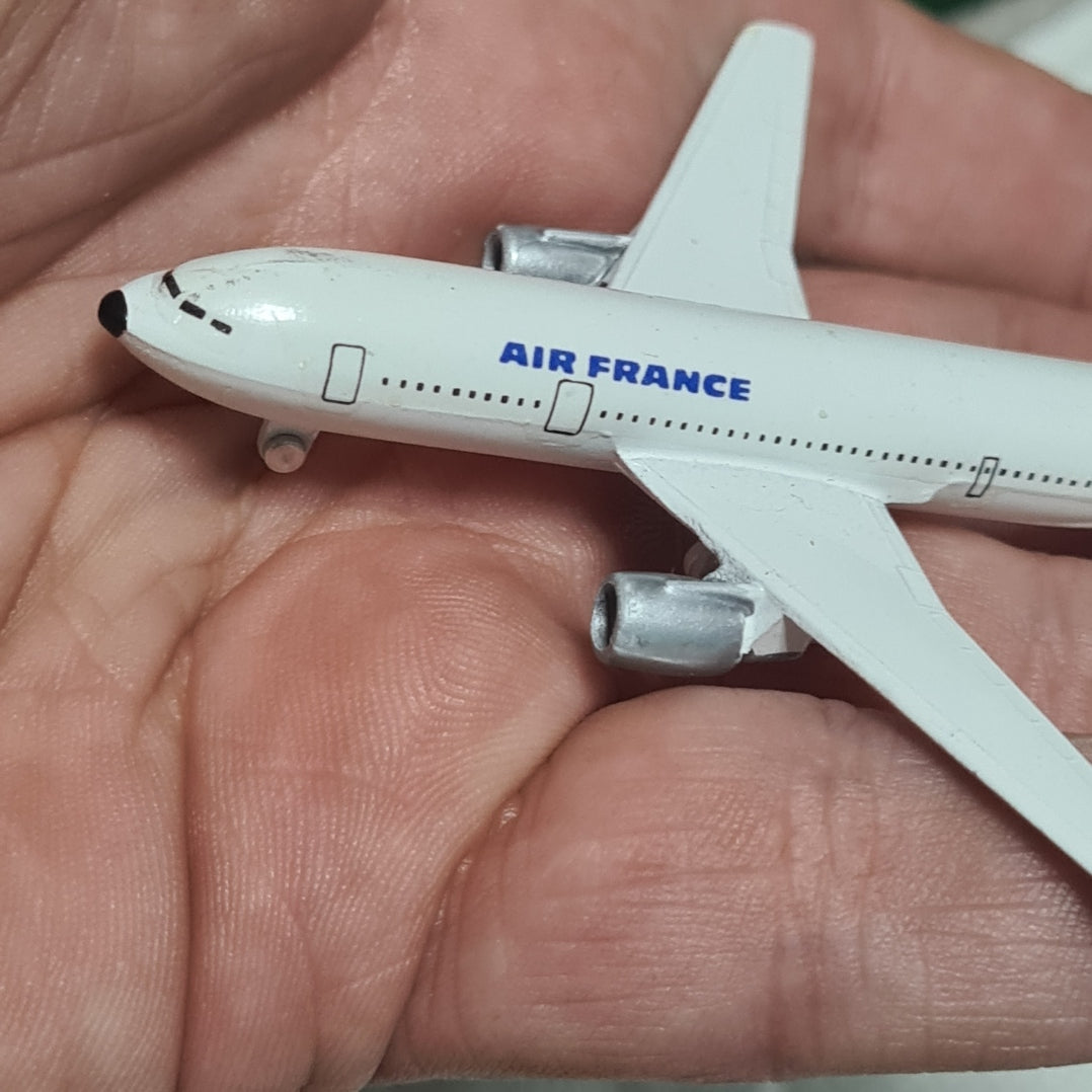 Schabak 1:600 Airbus A-300B  Air France made Germany diecast plane 335/795