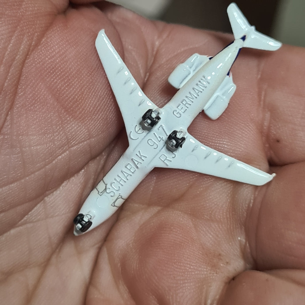 Schabak 1:600 Canadair RJ Comair  made Germany diecast plane 947/170