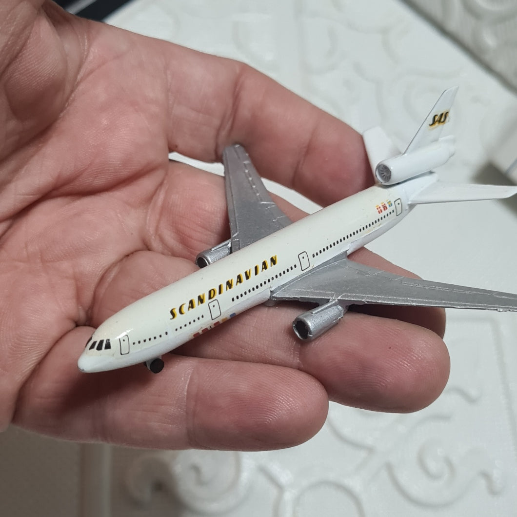 Schabak 1:600 Douglas DC-10 SAS Scandinavian Airlines System made Germany diecast plane 902/16