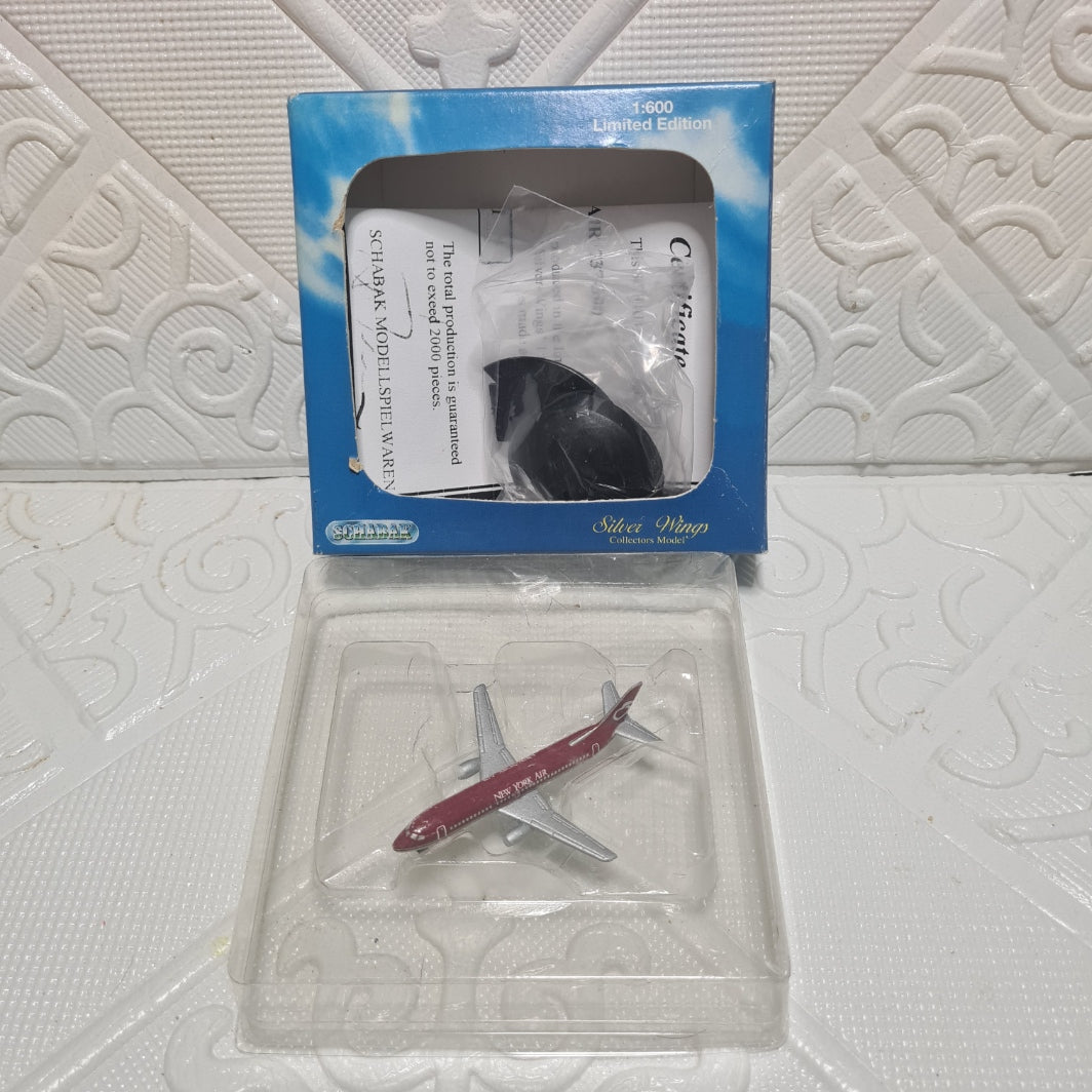 Schabak 1:600 Boeing 737-300 New York Air silver wings Germany diecast plane 2901/2902