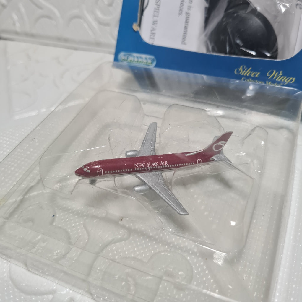 Schabak 1:600 Boeing 737-300 New York Air silver wings Germany diecast plane 2901/2902