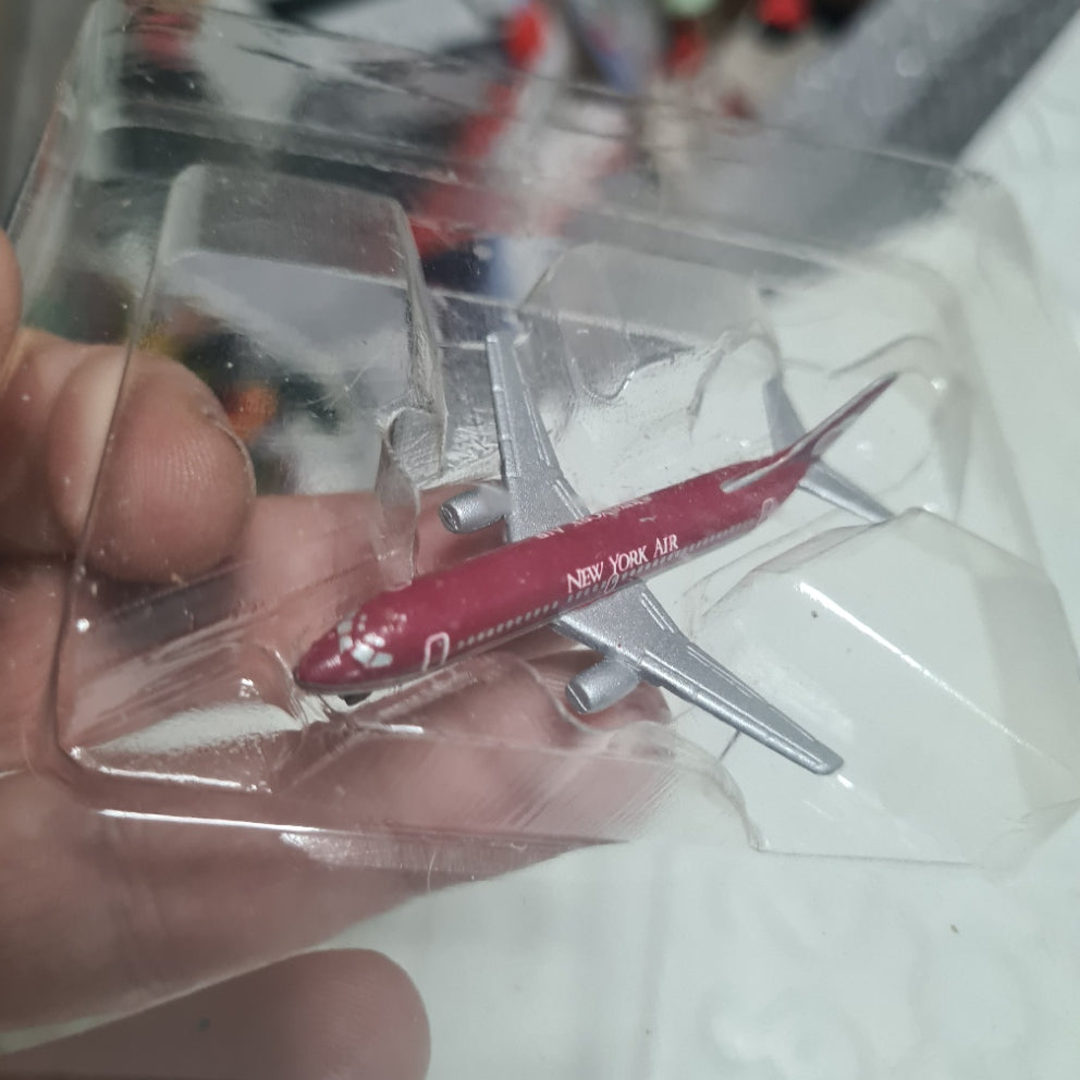 Schabak 1:600 Boeing 737-300 New York Air silver wings Germany diecast plane 2901/2902