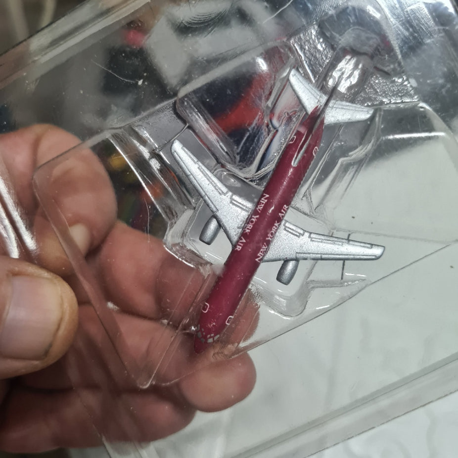 Schabak 1:600 Boeing 737-300 New York Air silver wings Germany diecast plane 2901/2902
