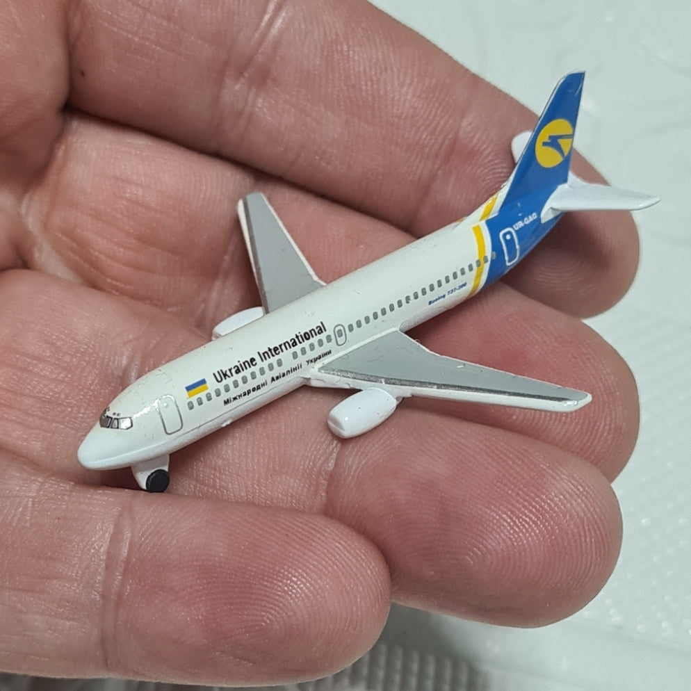 Schabak 1:600 Boeing 737-300 Ukraine international airlines Germany diecast plane 925/218