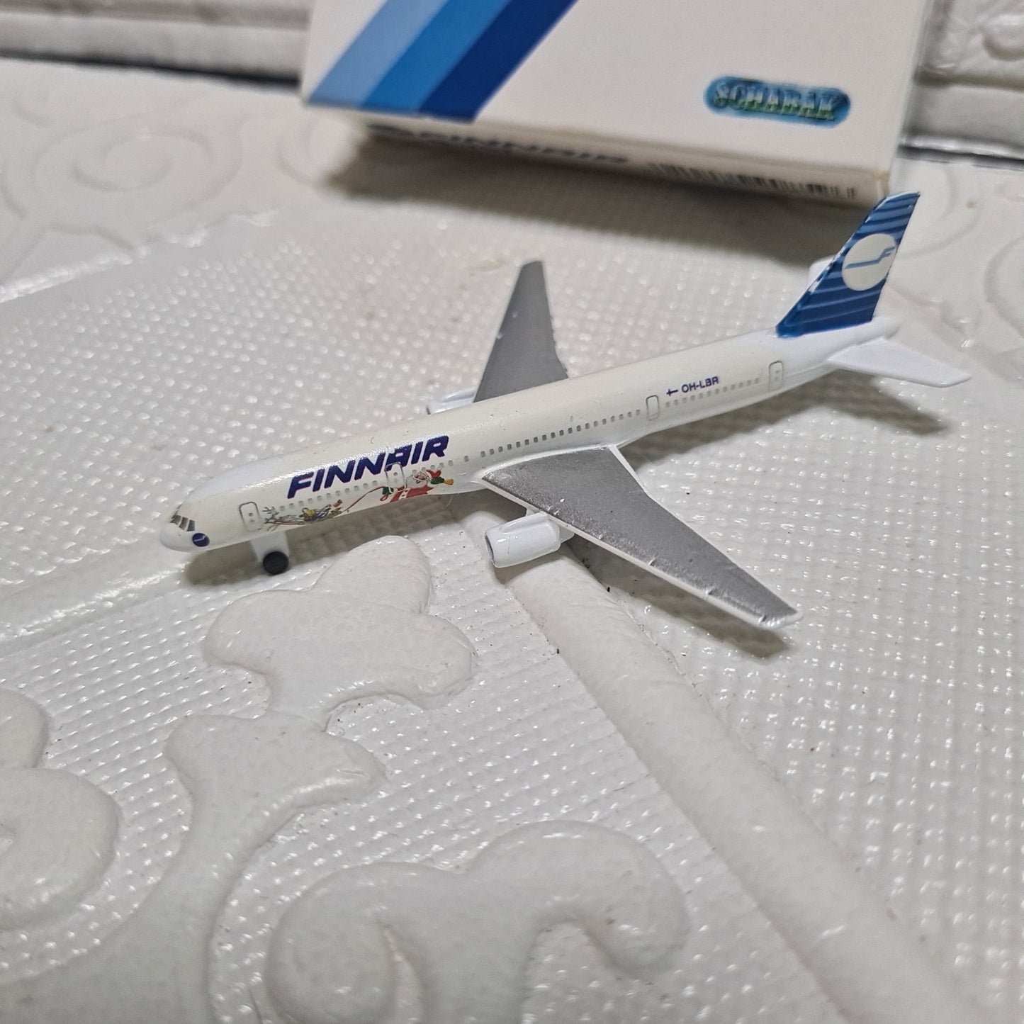 Schabak 1:600 Boeing 757 Finnair Santa variant Germany diecast plane 908/59 s