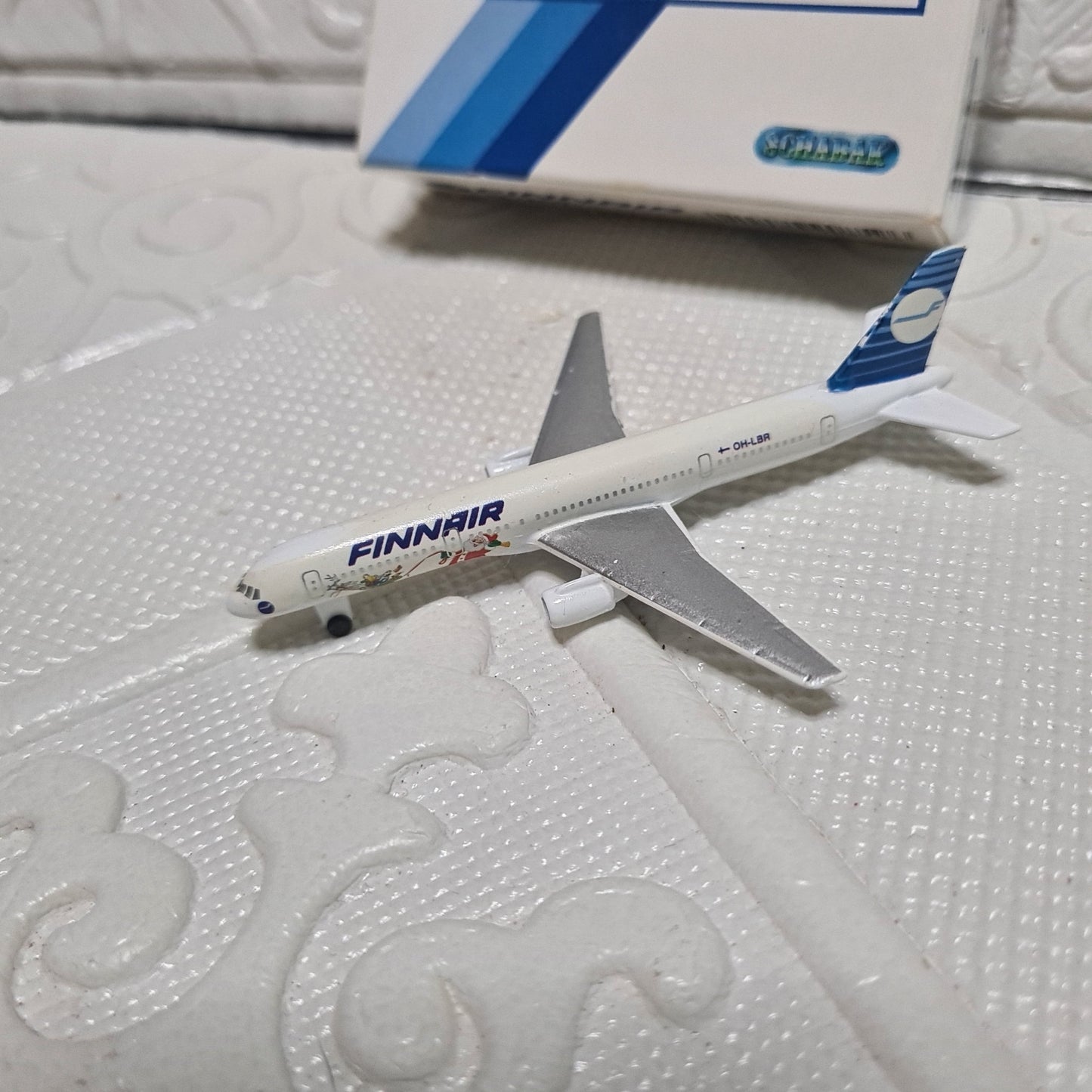Schabak 1:600 Boeing 757 Finnair Santa variant Germany diecast plane 908/59 s
